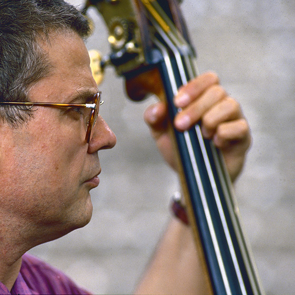 Charlie Haden (1937-2014). Festival Jazz à Vienne (juillet 1988). Photo : Pascal Kober.